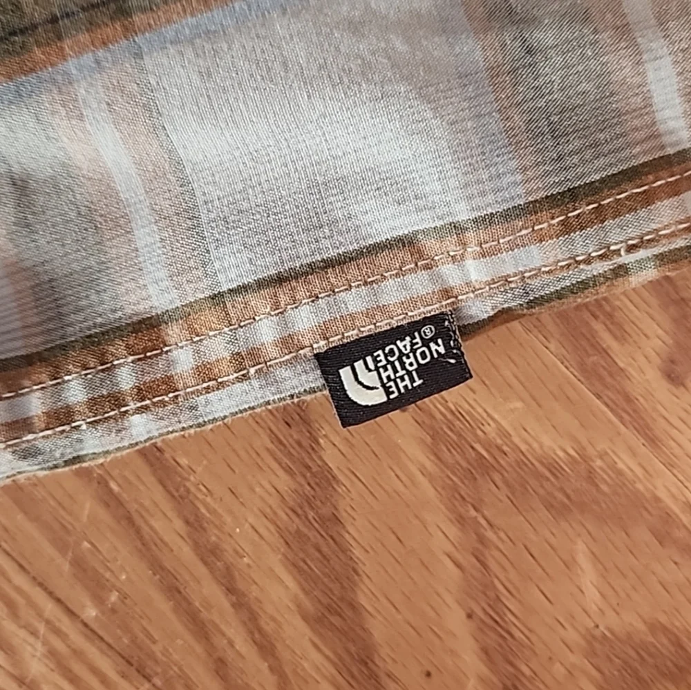 The north face short sleeve button-down shirt‎ lg